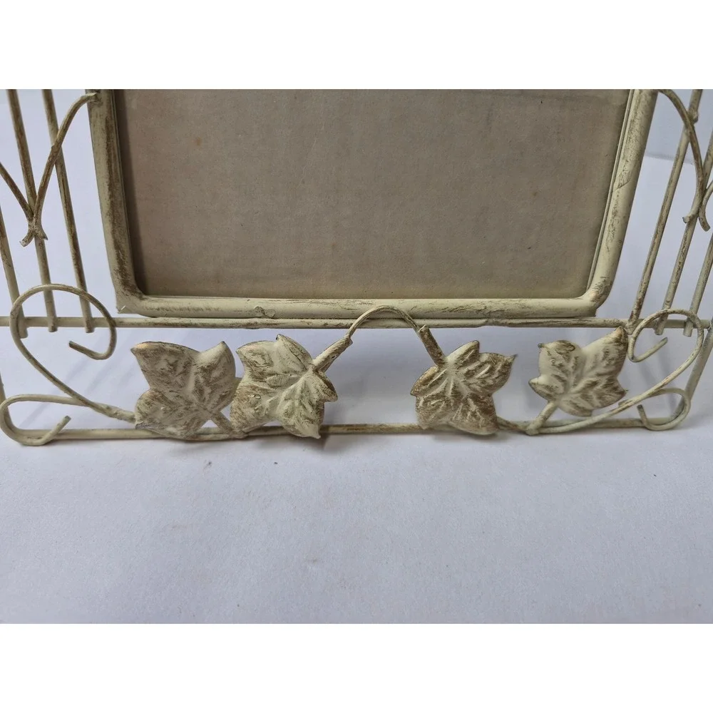 Vintage Wire Metal Ivy Leaf Picture Frame 4x6 Cream Antiqued Cottagecore Decor